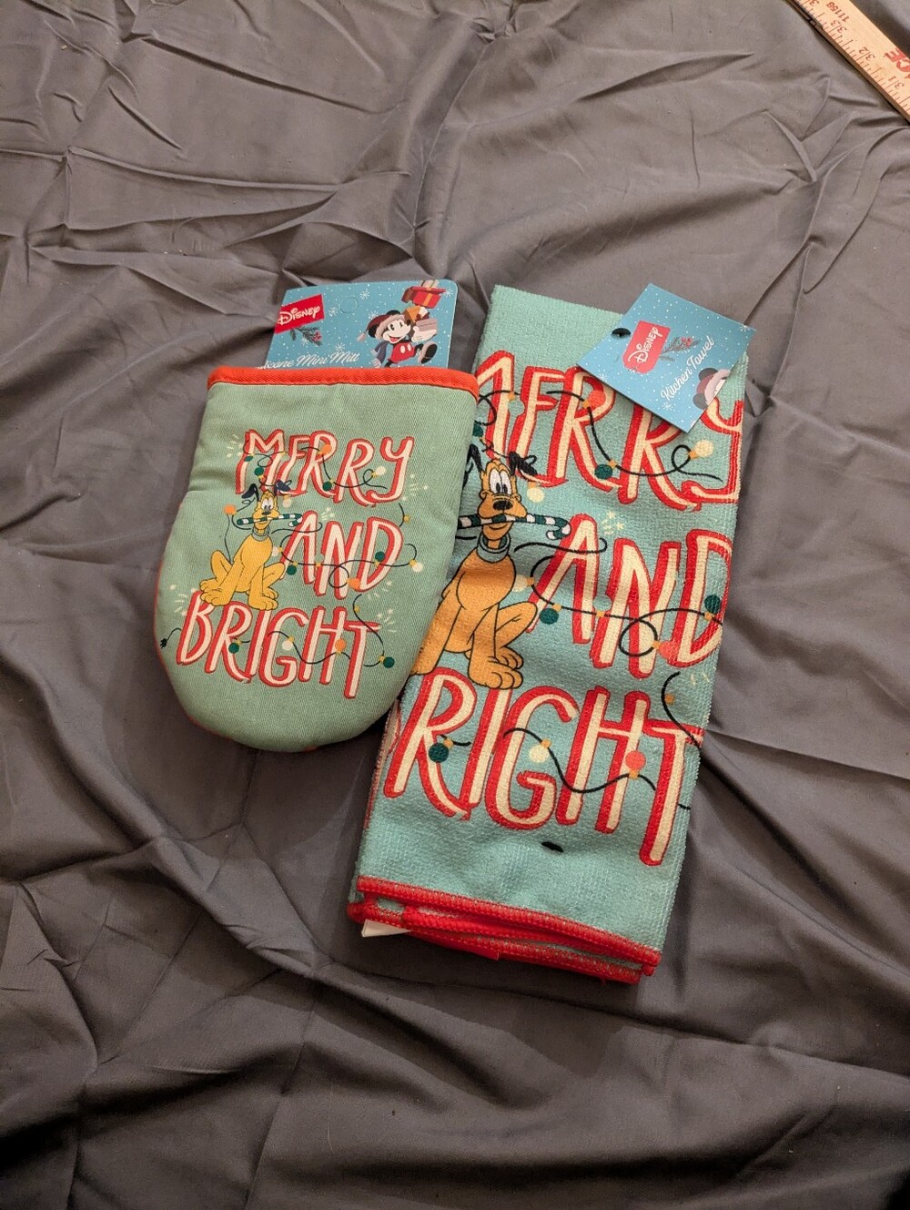 Disney Christmas oven mit and hand towels set